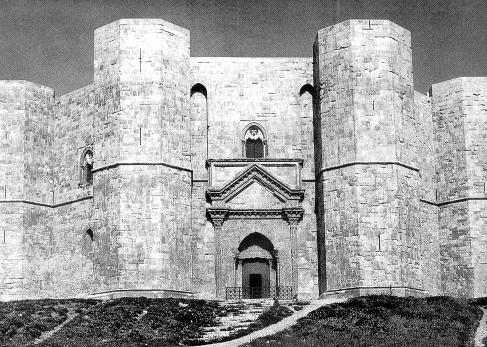 Castel del Monte, portale principale