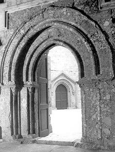 Interno del portale d'accesso al cortile